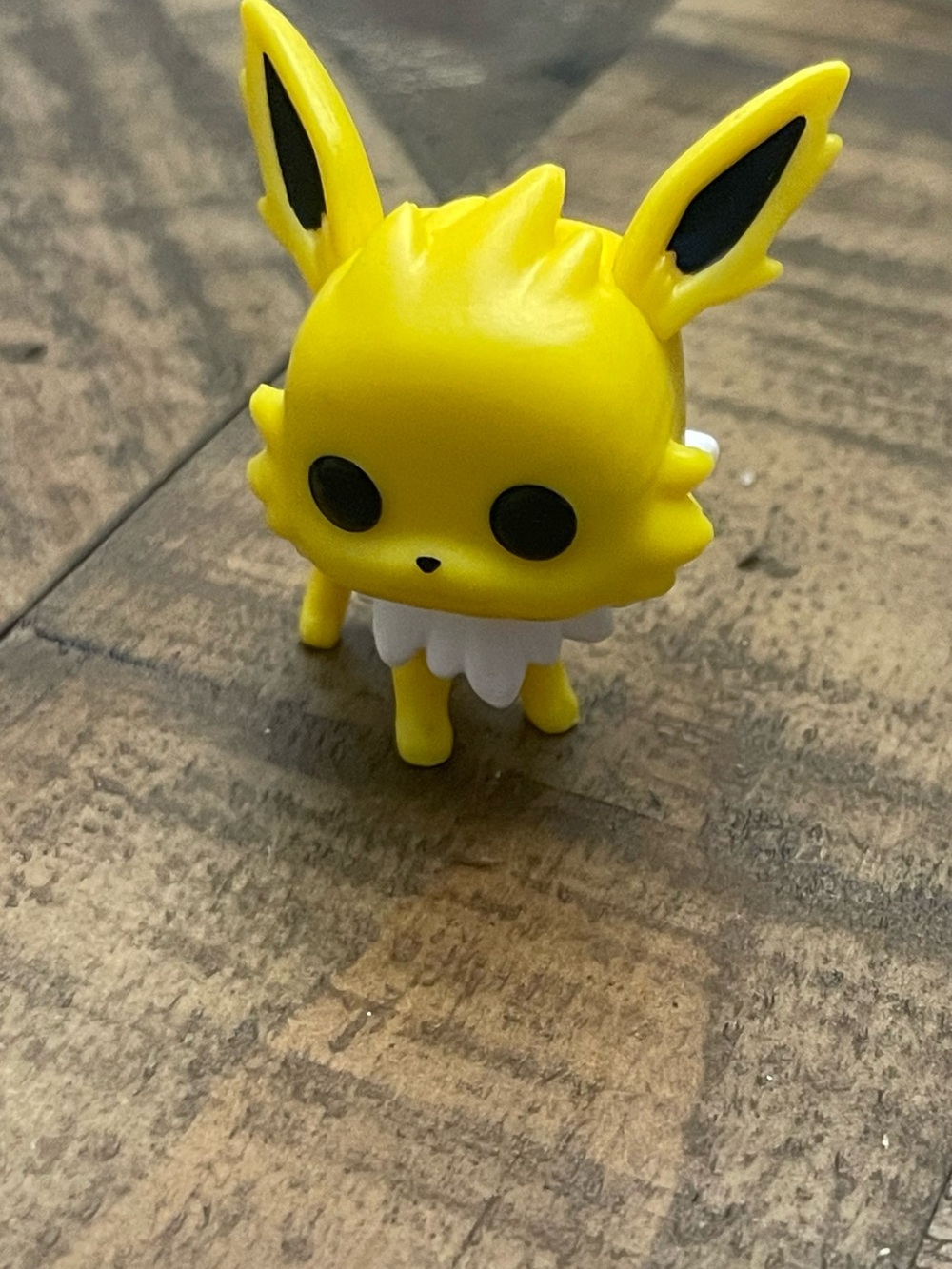 Pokémon Jolteon miniature vinyl figure